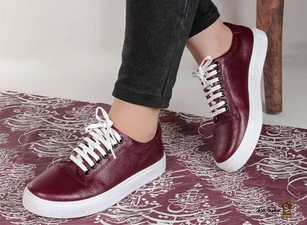 خرید و فروش کتانی زرشکی زنانه با شرایط فوق العاده